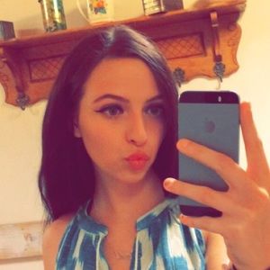 Meet your Posher, Olivia